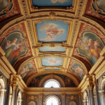 découvrez l'élégance intemporelle des plafonds peints à l'antique : techniques, inspirations historiques et conseils pour sublimer votre intérieur avec ce savoir-faire artistique.